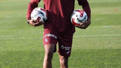 Trabzonspor’un yeni transferi Chibuike Nwaiwu, bordo-mavili kulübe gelerek doğru bir