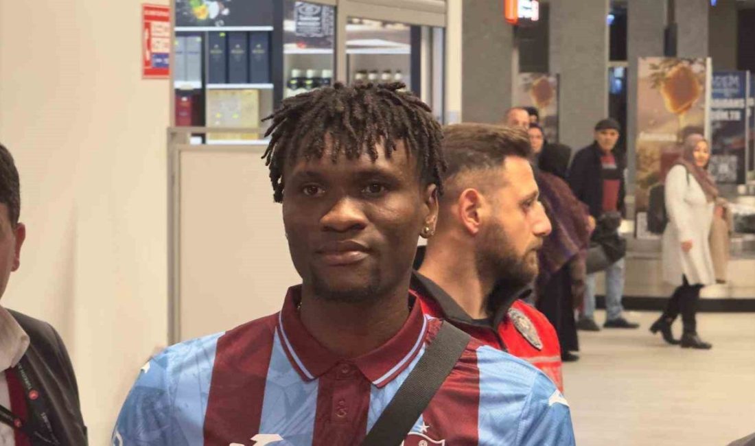 Trabzonspor’un yeni transferi Nijeryalı futbolcu Chibuike Nwaiwu, Trabzon’a geldi. Bordo-mavili