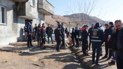 Şırnak’ın Cizre ilçesinde meydana gelen heyelanda, yamaçtan kopan dev kaya
