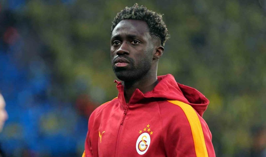 Galatasaray’ın Kolombiyalı futbolcusu Davinson Sanchez, Fenerbahçe müsabakasıyla sarı-kırmızılılardaki 100. maçına