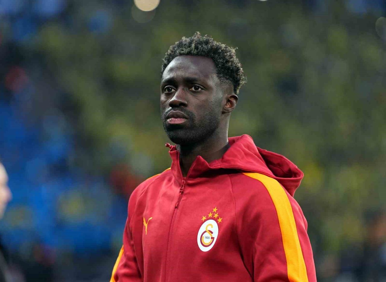 Galatasaray’ın Kolombiyalı futbolcusu Davinson Sanchez, Fenerbahçe müsabakasıyla sarı-kırmızılılardaki 100. maçına