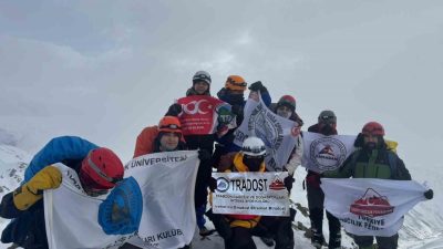 Trabzonlu dağcılar, Demirkapı Tepesi’nde zorlu kış şartlarında gerçekleştirdikleri zirve tırmanışını