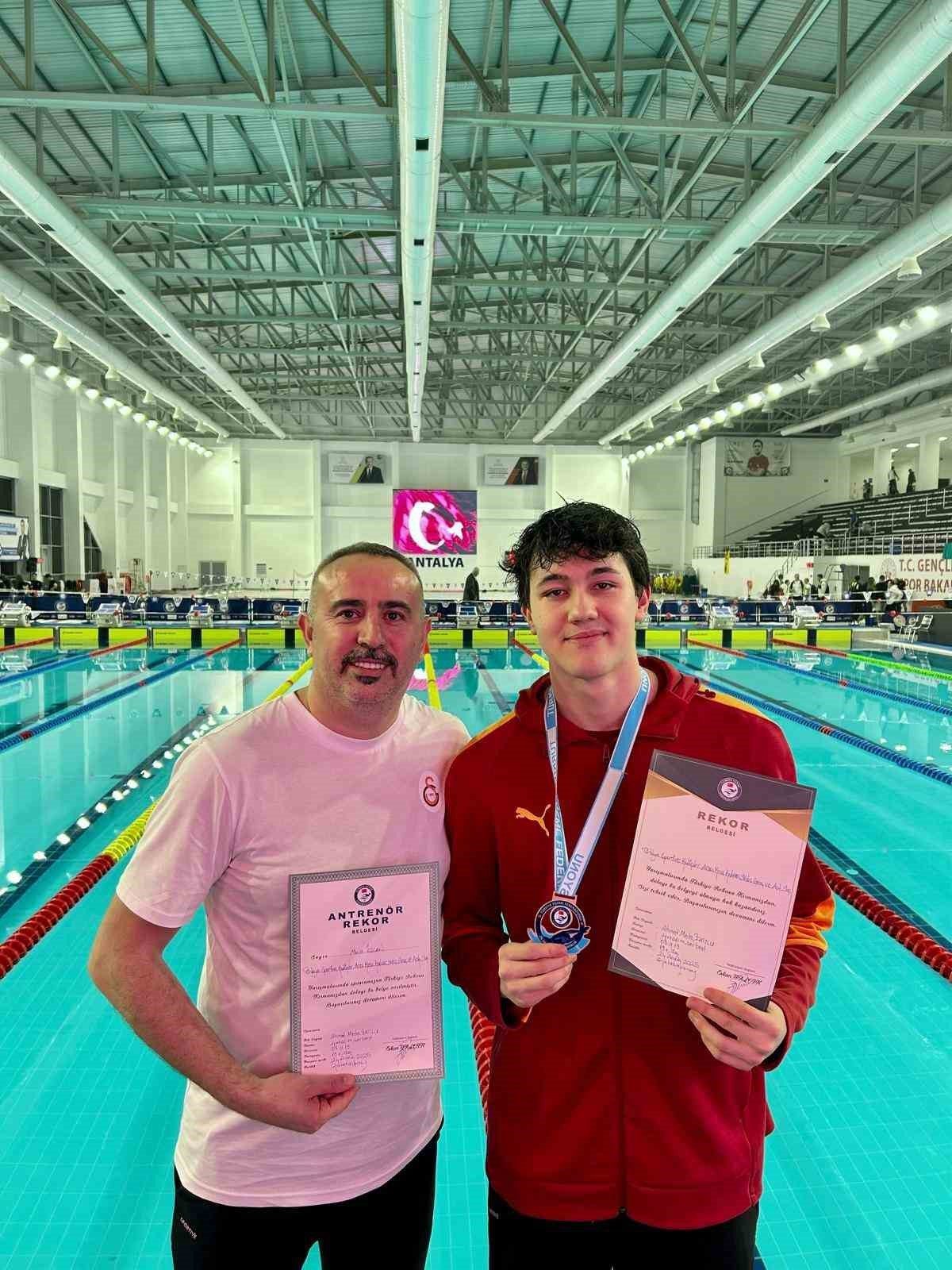 Antalya’da gerçekleşen Kulüpler Arası Kısa Kulvar Yüzme Şampiyonası’nda Pamukkale Olimpik