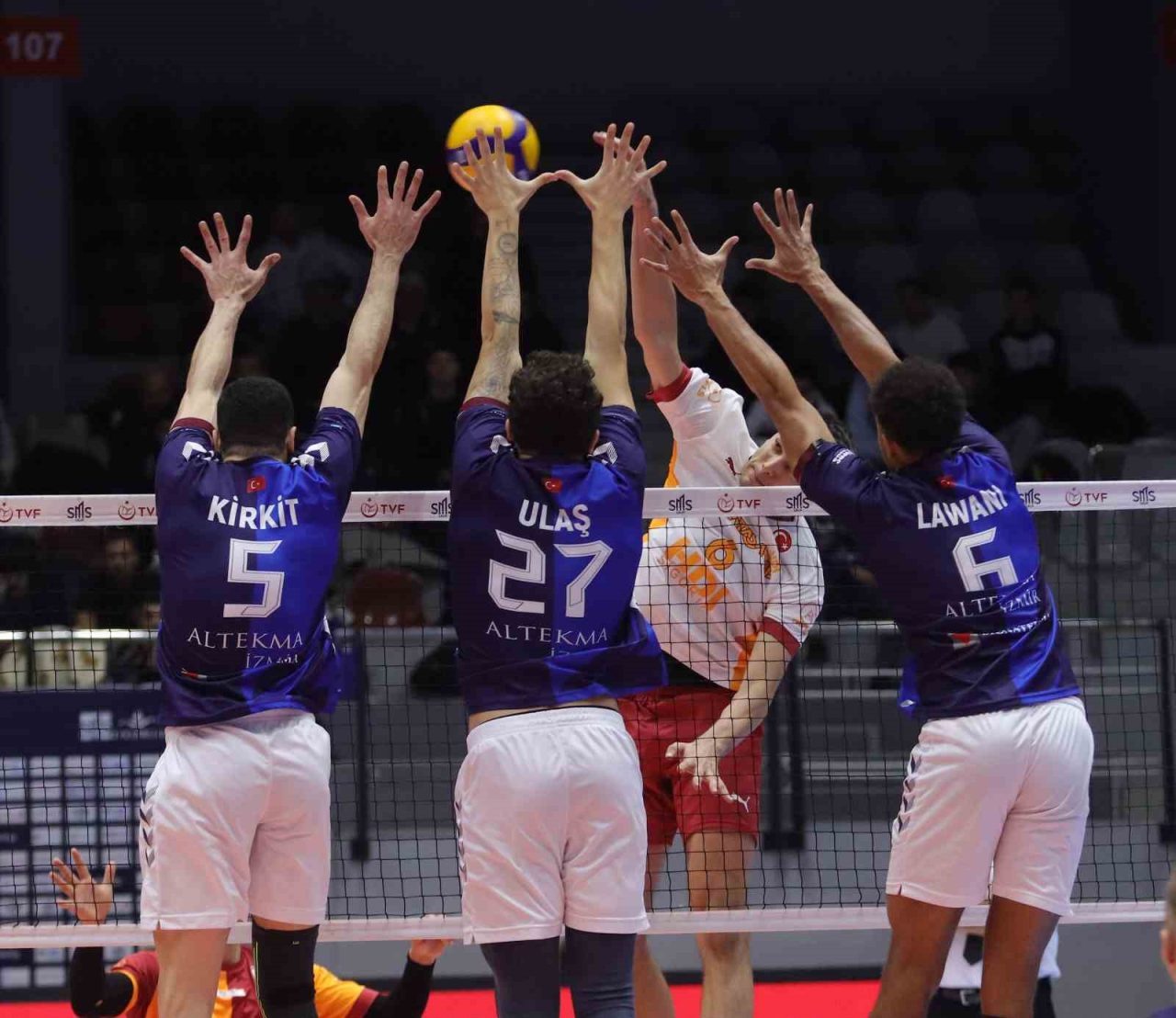 Efeler Ligi 14. hafta karşılaşmasında Altekma İzmir’de konuk ettiği Galatasaray