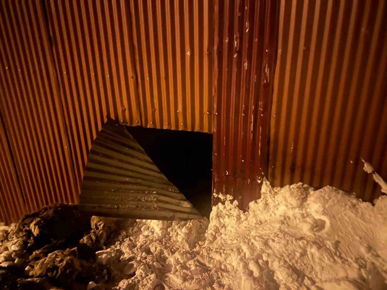 Erzurum’un Tekman ilçesine bağlı Toptepe mahallesinde gece yarısı çıkan yangın