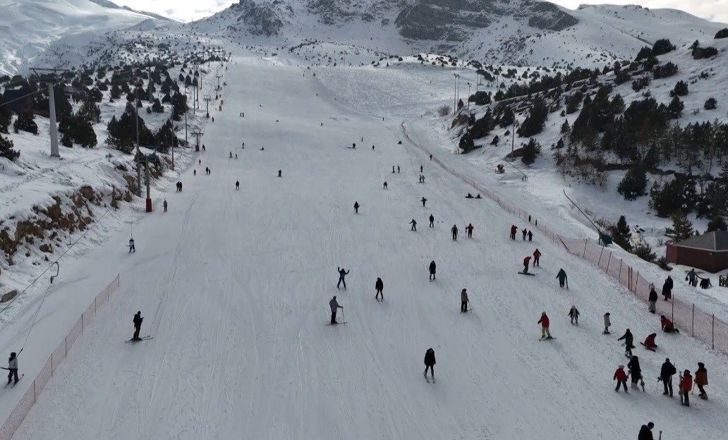 Türkiye’nin önemli kayak merkezlerinden birisi olan Erzincan’daki Ergan Kayak Merkezi,