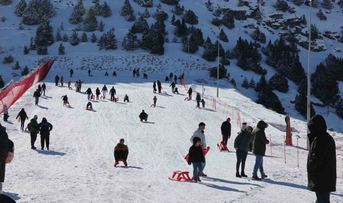 Erzincan’da etkili olan kar yağışı ve olumsuz hava koşulları nedeniyle