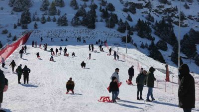 Erzincan’da etkili olan kar yağışı ve olumsuz hava koşulları nedeniyle