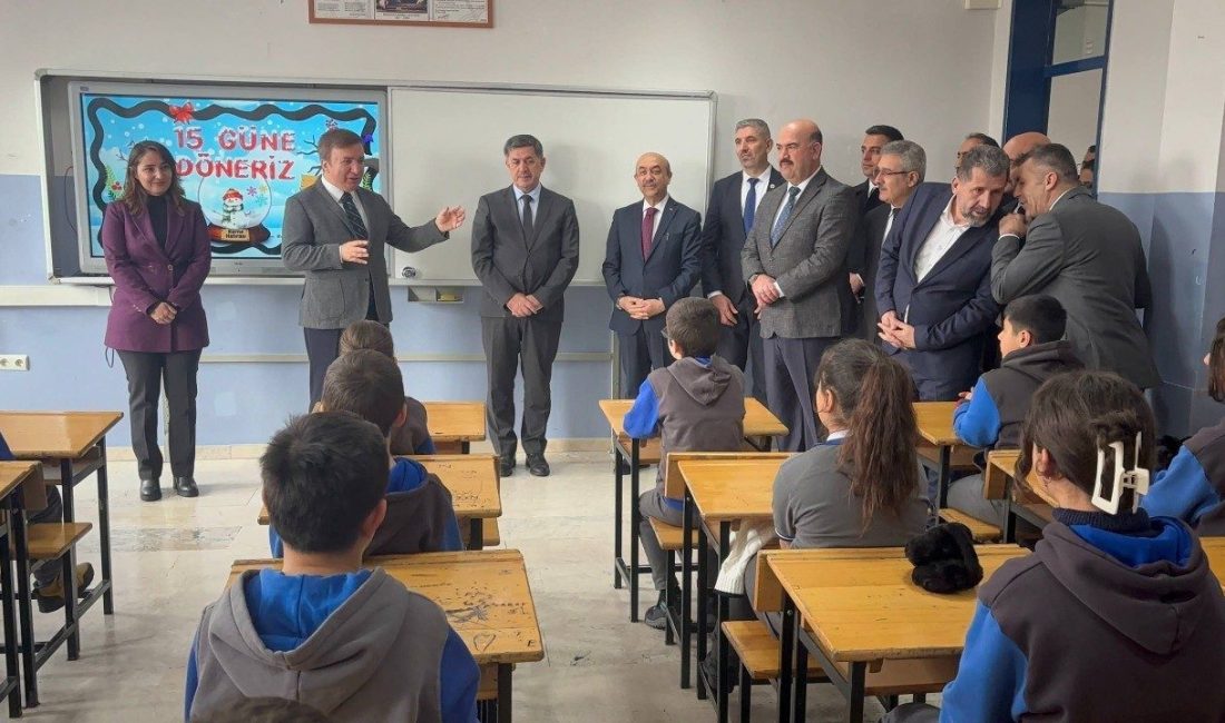 Erzincan’da 250 okulda 41 bin 2 öğrenci karne aldı. Binali