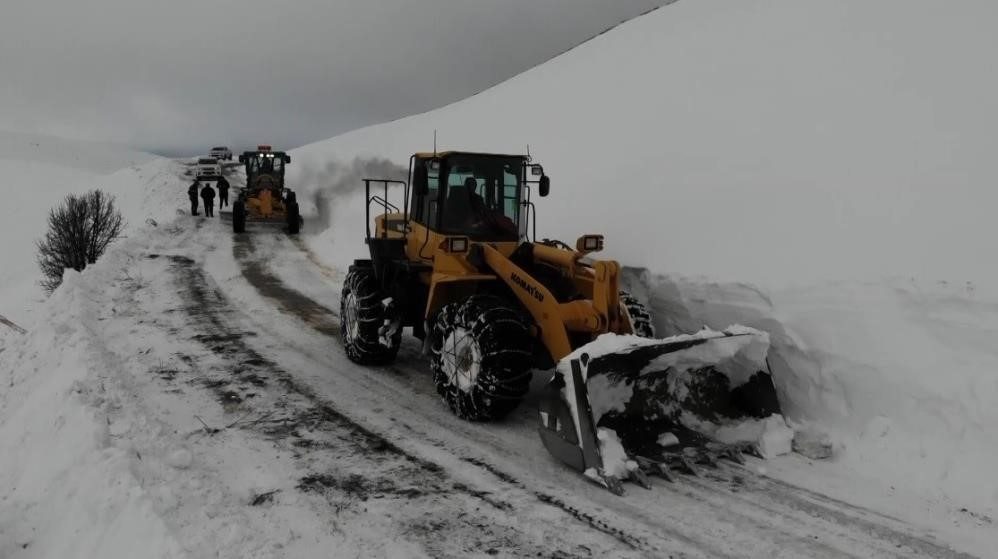 Erzincan genelinde etkili olan kar yağışı ve olumsuz hava şartları