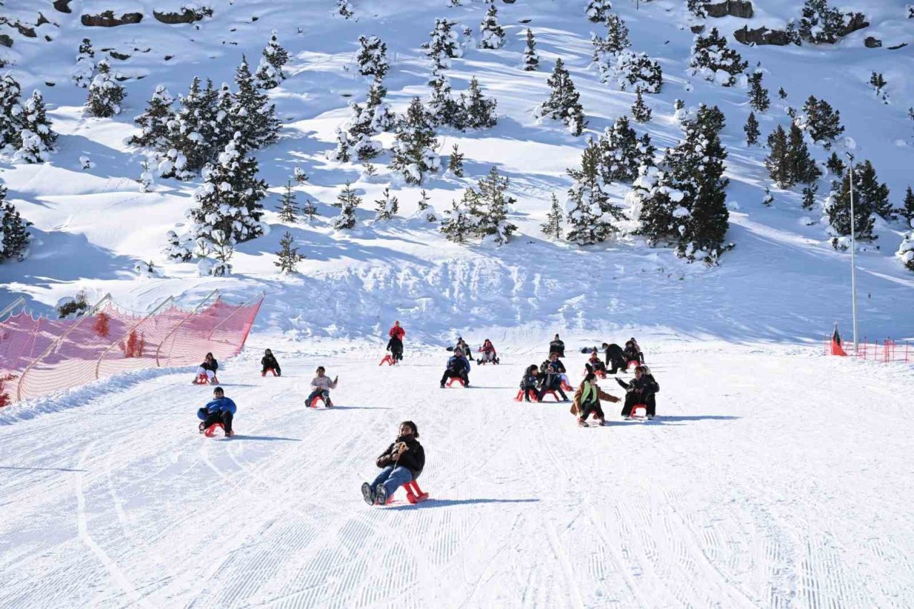 Erzincan’da “Değer Erzincan” projesi kapsamında, spor kulüplerinde eğitim gören 70