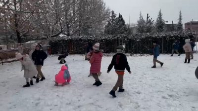 Erzincan’da olumsuz hava koşulları nedeniyle eğitime bir gün ara verildi.
