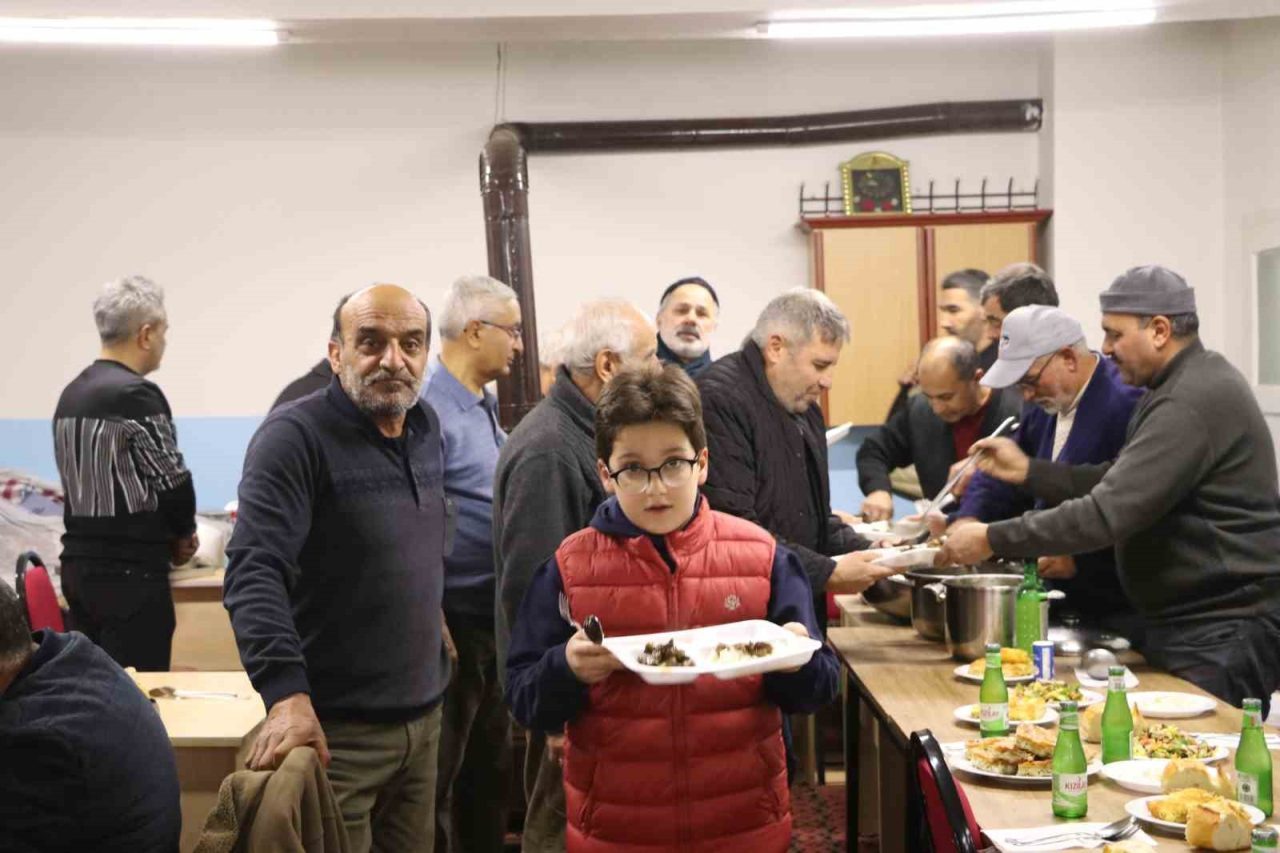 Erzincan Bahçeliköy’ün asırlık geleneği “Herfene Geceleri” gelecek kuşaklara aktarılıyor. Kent