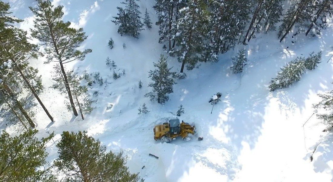 Erzincan’da etkili olan kar yağışı ve tipi nedeniyle ulaşıma kapanan
