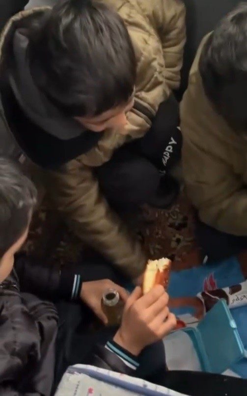 Erzincan’da yoğun kar yağışı nedeniyle Erzincan-Sivas ve Erzincan-Gümüşhane yollarında ulaşım