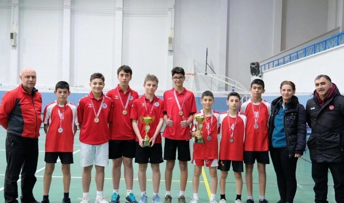 Erzincan’da düzenlenen Okul Sporları Yıldızlar Badminton İl Birinciliği müsabakaları sona
