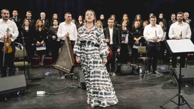 Bestekar ve koro yönetmeni Sıtkı Sahil ile kızı Dr. Derya