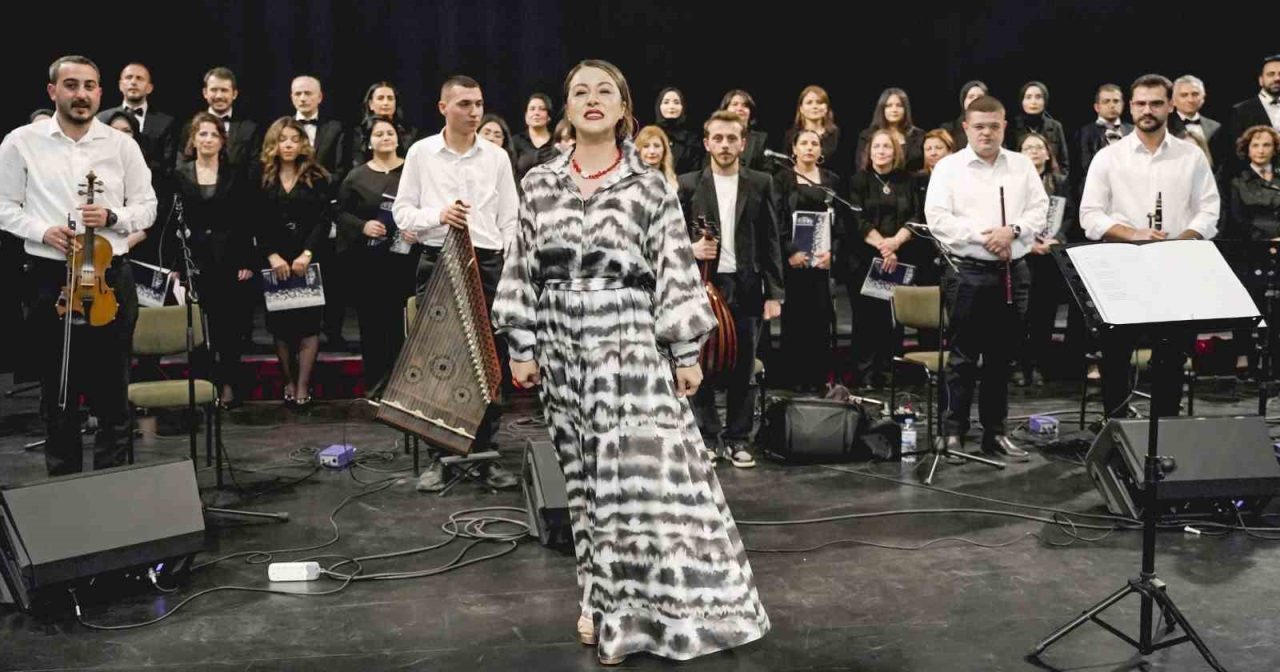 Bestekar ve koro yönetmeni Sıtkı Sahil ile kızı Dr. Derya