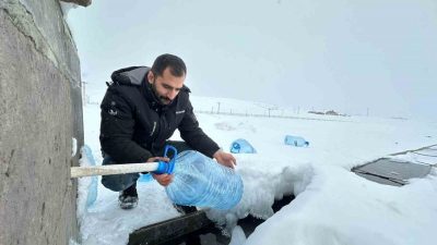 Erzurum’un Karayazı ilçesinde etkili olan dondurucu soğuklarda su hatlarının donması,