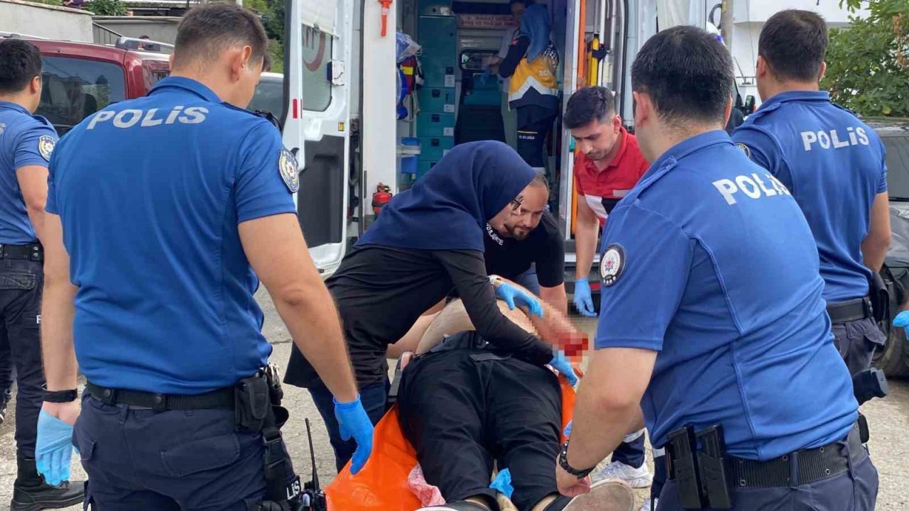 Kocaeli’nin Gölcük ilçesinde boşandığı eşini öldürdüğü, oğlunu da yaraladığı gerekçesiyle