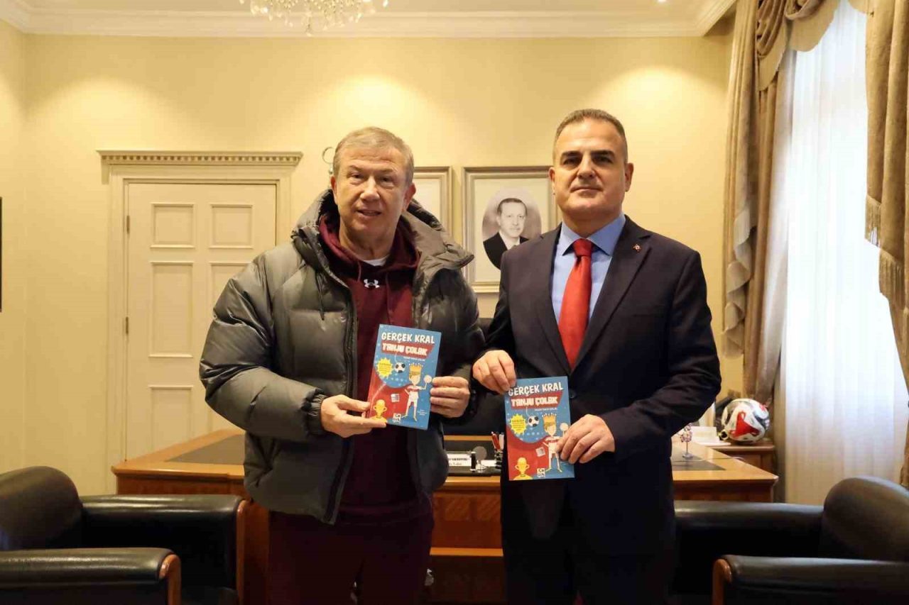 Türk futbolunun efsane golcülerinden Avrupa gol kralı Tanju Çolak, Muğla