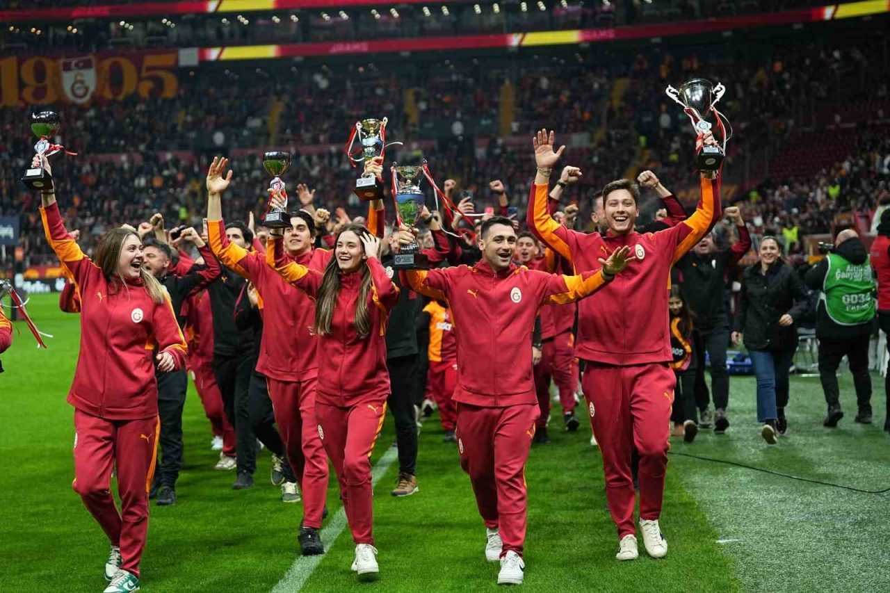 Galatasaray Teknik Direktörü Okan Buruk, Turkcell Süper Kupa finalinde Fenerbahçe’ye