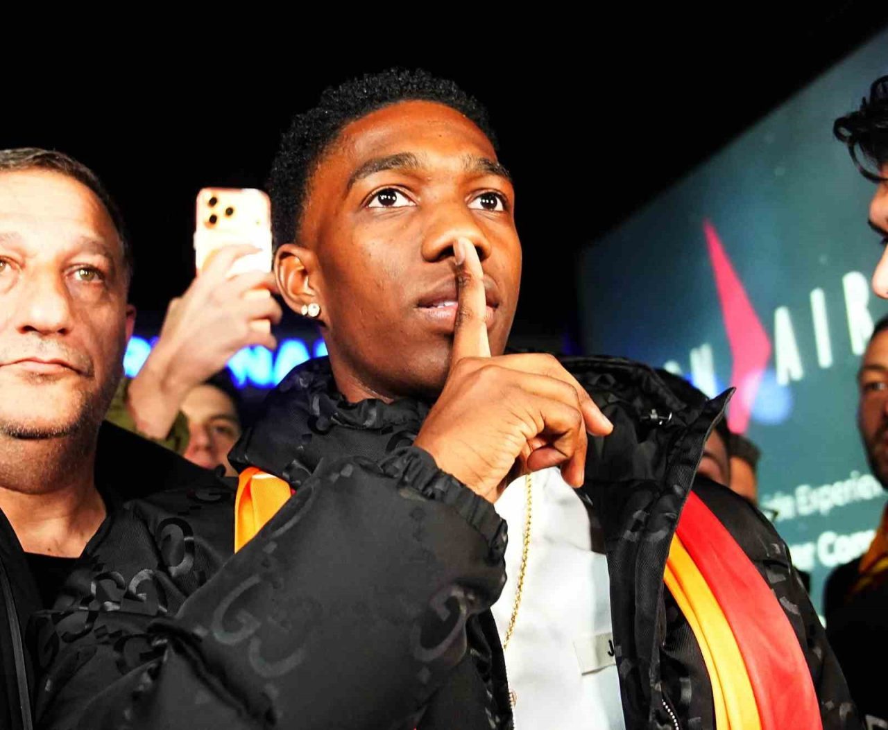 Galatasaray’ın transferi konusunda anlaşma sağladığı Kolombiyalı futbolcu Yaser Asprilla, İstanbul’a