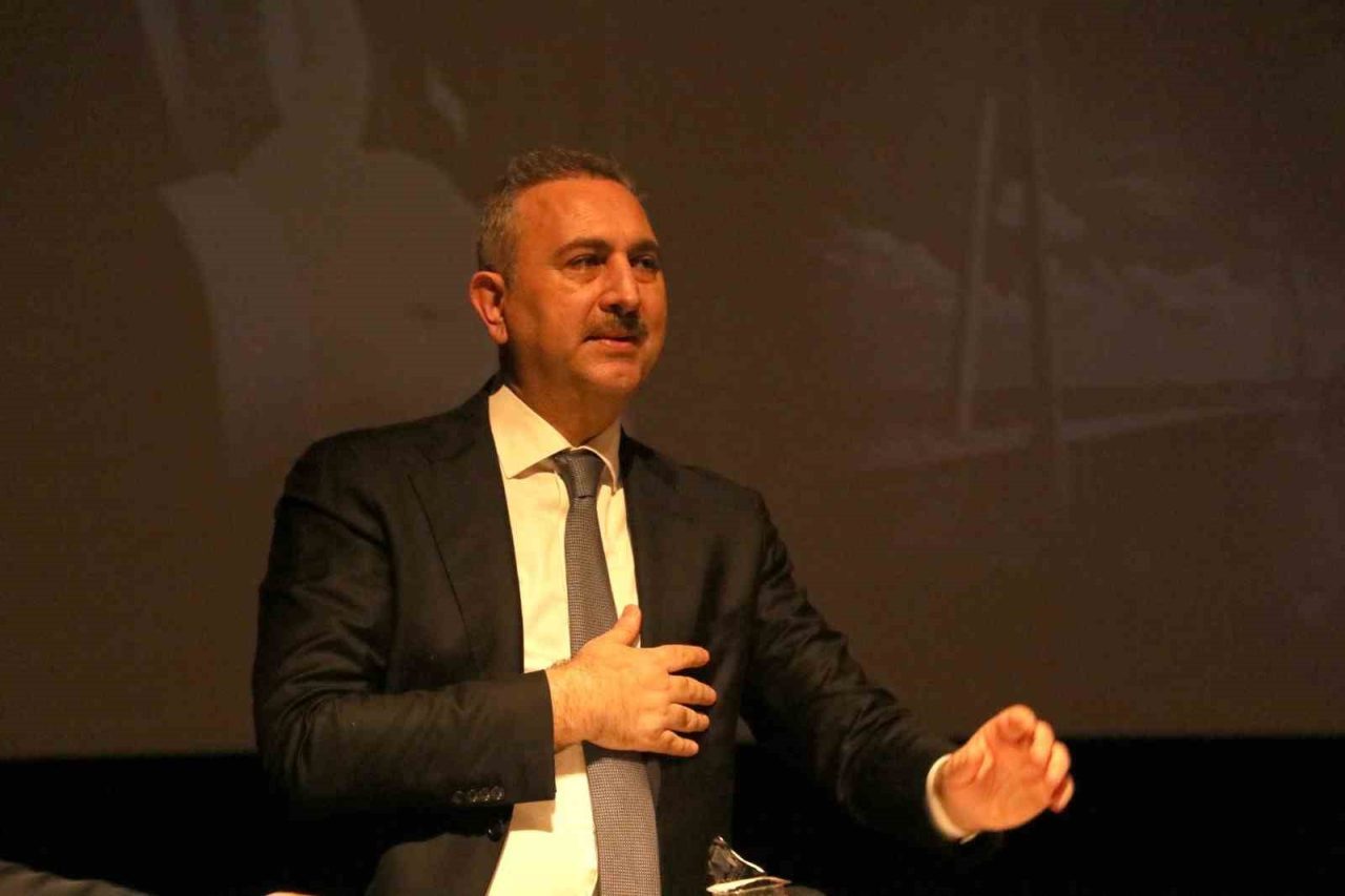 AK Parti MYK Üyesi ve TBMM Grup Başkanvekili Abdülhamit Gül,