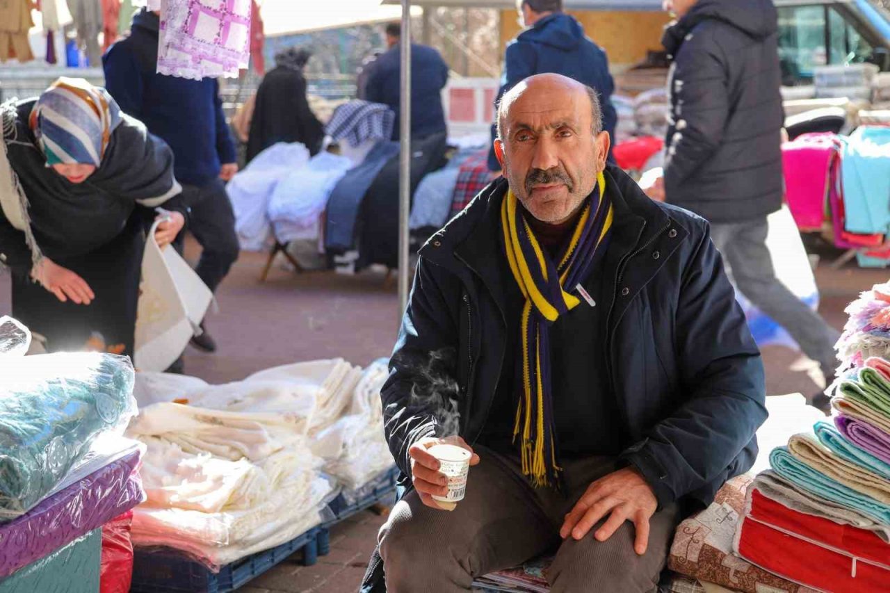 Gümüşhane’nin Kelkit, Şiran ve Köse pazarlarında 52 yıldır tezgah açan