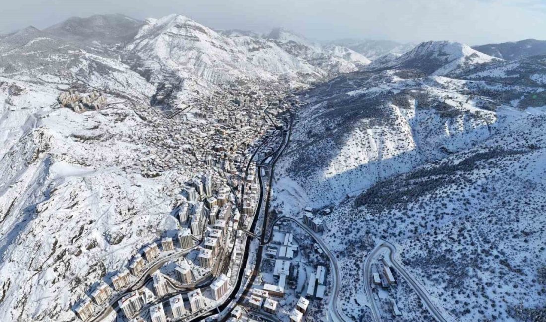 Gümüşhane’de yoğun kar yağışı sonrası muhteşem manzaralar ortaya çıktı. Kent