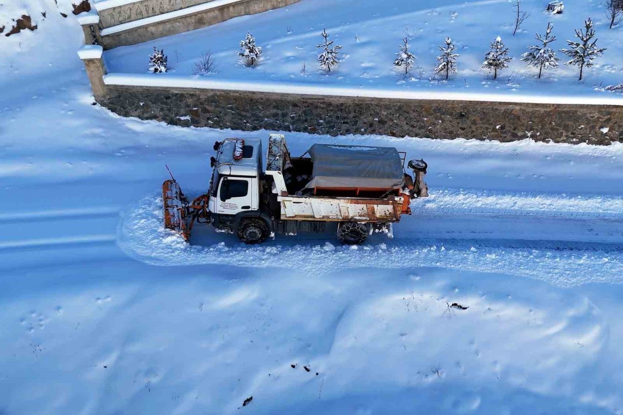 Gümüşhane Valisi Aydın Baruş, hafta içi etkili olan yoğun kar