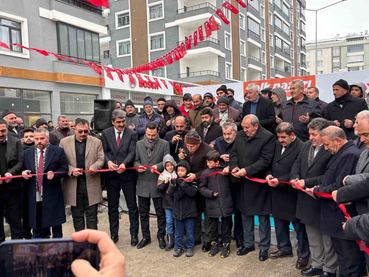 Erzurum Büyükşehir Belediyesi, sosyal belediyecilik anlayışıyla hayata geçirdiği marketler zincirine