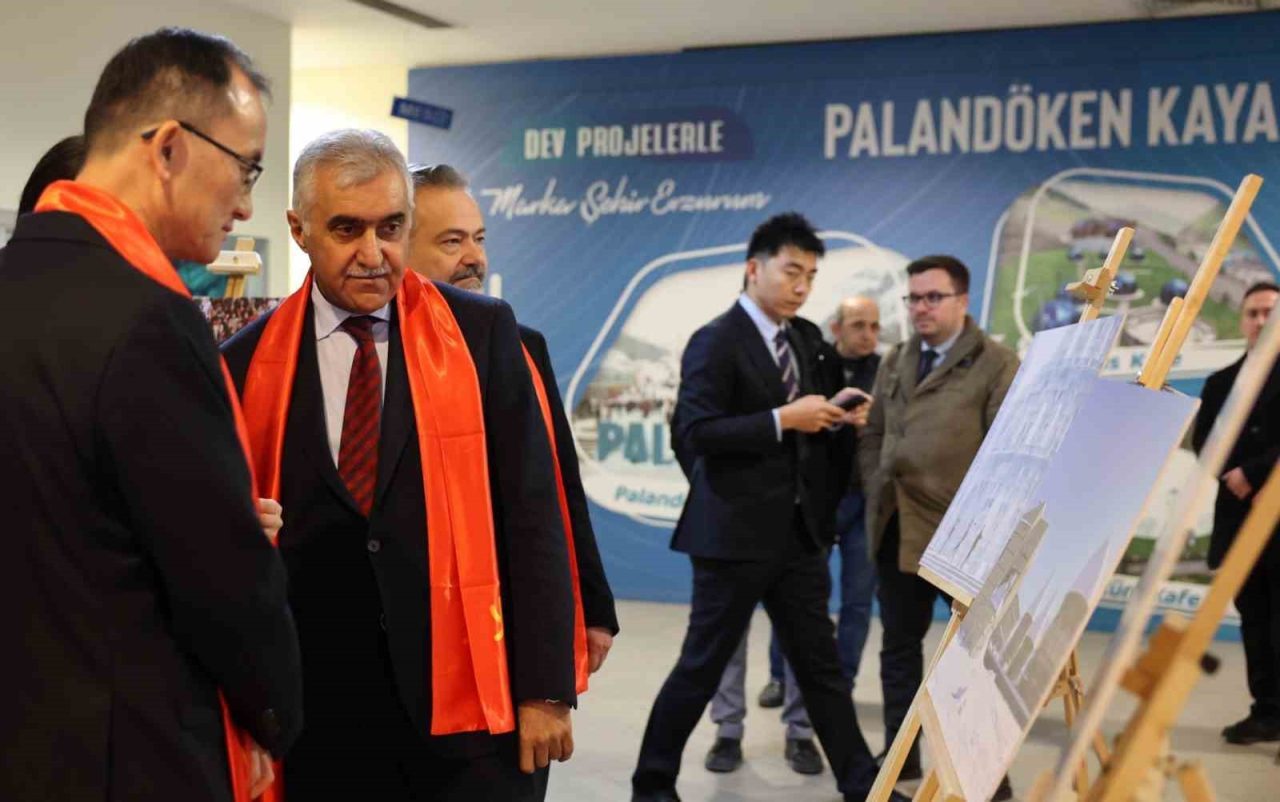 Erzurum Büyükşehir Belediyesi tarafından düzenlenen fotoğraf sergisinde kardeş şehirler bir