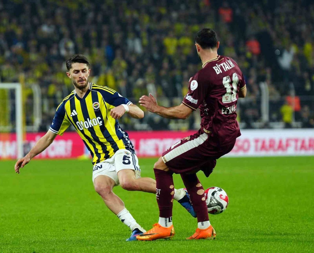Fenerbahçeli futbolcu İsmail Yüksek, Göztepe maçında yaşadığı sakatlık nedeniyle 38.