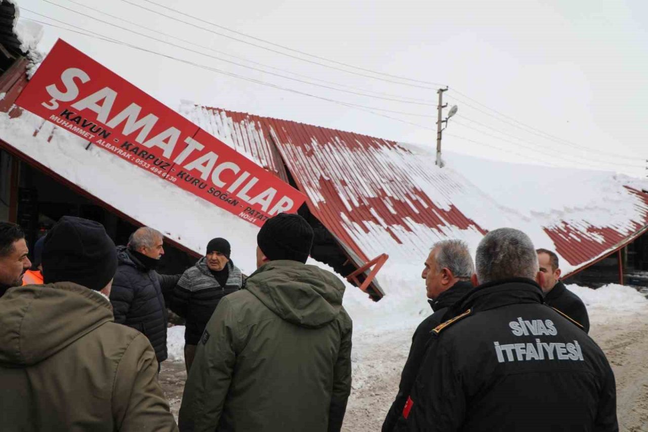 Sivas’ta etkili olan kar yağışı sonrası toptan sebze halinde bazı