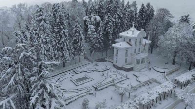 Trabzon’da dün akşam saatlerinden itibaren etkisini artıran kar yağışı, kent