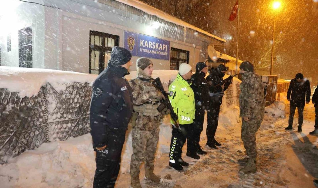 Erzurum Emniyet Müdürü Onur Karaburun, kar ve soğuk şartlarında görev