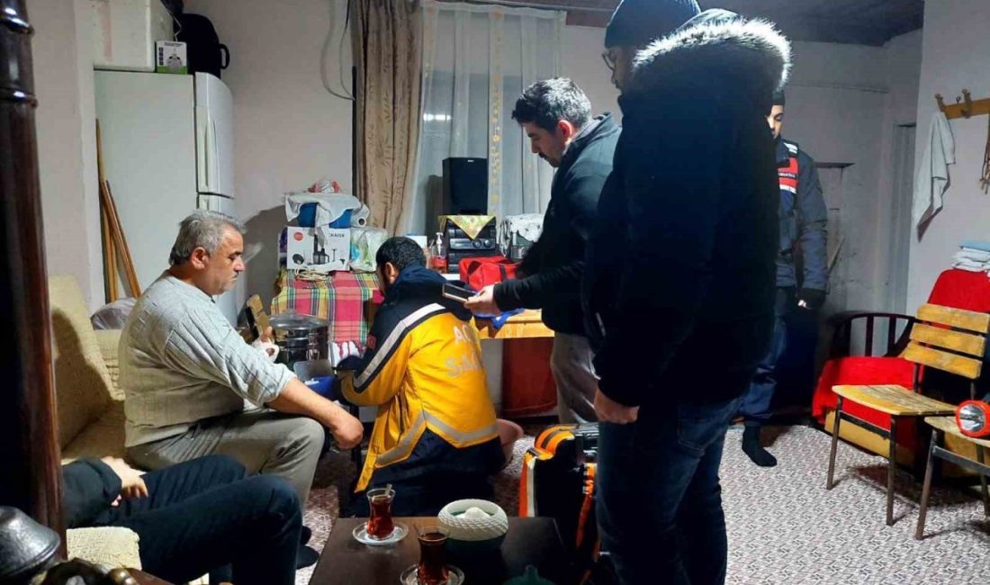 Kastamonu’da motorlu testereyle elini kesen vatandaş, kapalı köy yolunda 4