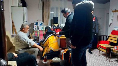 Kastamonu’da motorlu testereyle elini kesen vatandaş, kapalı köy yolunda 4