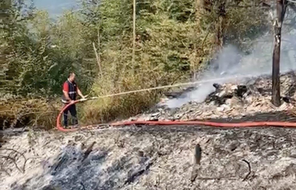 Kastamonu’nun Cide ilçesinde kardeşini kilitlediği ahırı ateşe verdiği iddia edilen