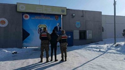 Kars’ta jandarma ekiplerince aranan şahısların yakalanmasına yönelik çalışmalar sürüyor. Kars