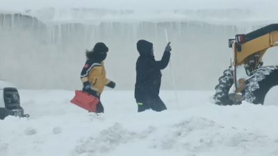 Kars’ta etkili olan şiddetli tipi ve yer yer 2 metreyi