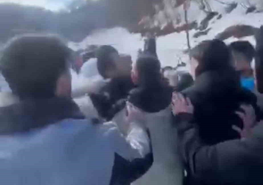 Kocaeli’nin turizm bölgesi Kartepe’de ATV turu düzenleyen şahıslar, tartıştıkları vatandaşlara