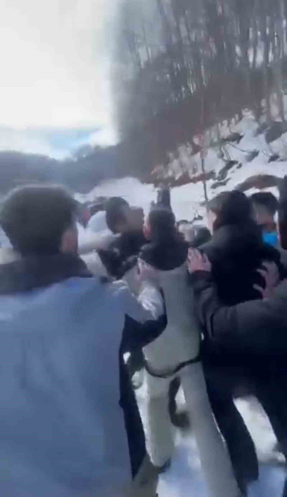 Kocaeli’nin turizm bölgesi Kartepe’de ATV turu düzenleyen şahıslar, tartıştıkları vatandaşlara