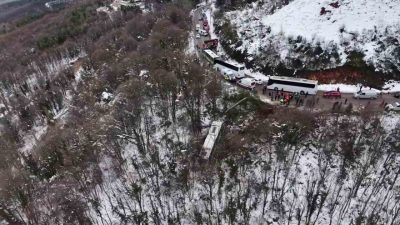 Kocaeli’nin Kartepe ilçesinde şehir içi toplu taşıma otobüsünün şarampole yuvarlandığı