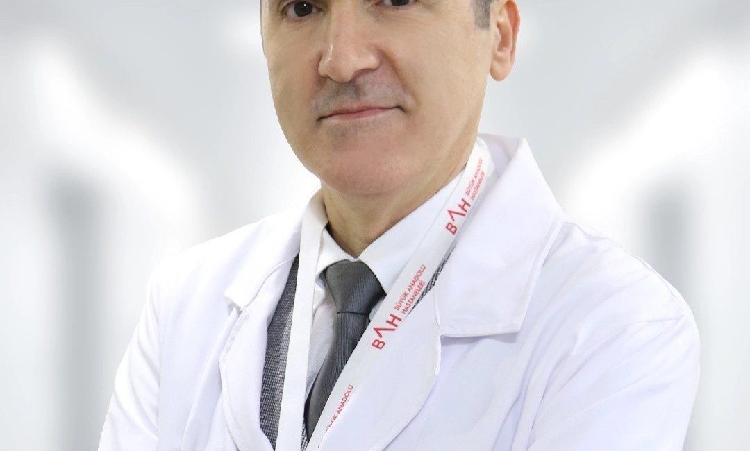 Genel Cerrahi Uzmanı Opr. Dr. Levent A. Kazak, kasık bölgesinde