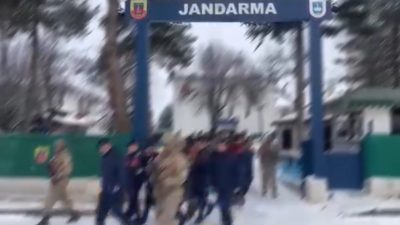 Kastamonu’nun Devrekani ilçesinde 9 farklı adrese gerçekleştirilen eş zamanlı uyuşturucu