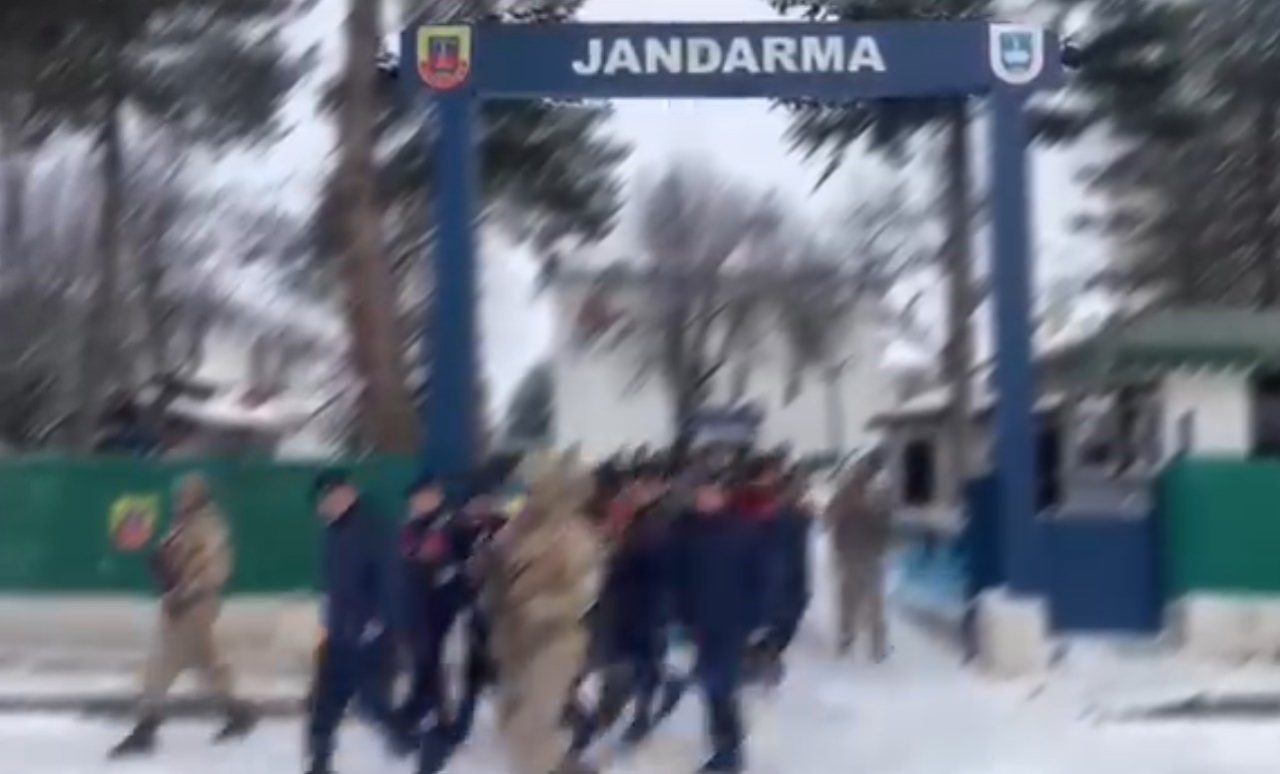 Kastamonu’nun Devrekani ilçesinde 9 farklı adrese gerçekleştirilen eş zamanlı uyuşturucu