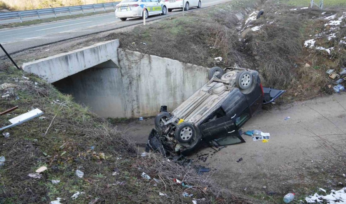 Kastamonu’nun Araç ilçesinde yoldan çıkan hafif ticari aracın şarampole uçtuğu