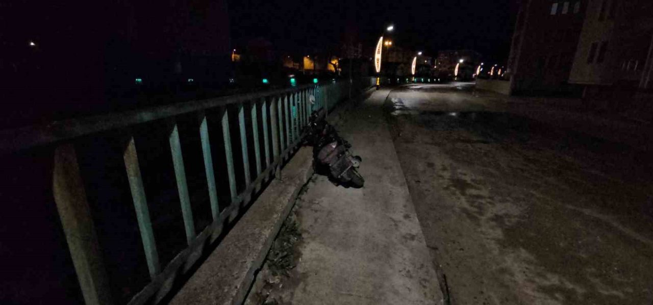 Kastamonu’nun Cide ilçesinde iki motosikletin çarpışması neticesinde 2 sürücü yaralandı.